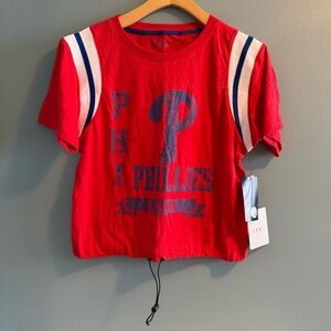 Wear by Erin Andrews Women’s Philadelphia Phillies Cinched T-Shirt